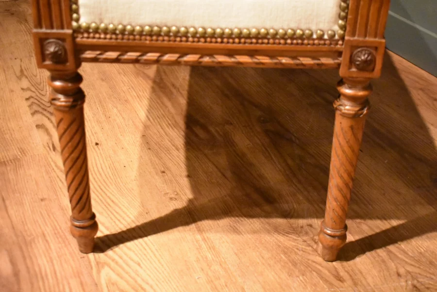 Banquette de style Louis XVI en noyer