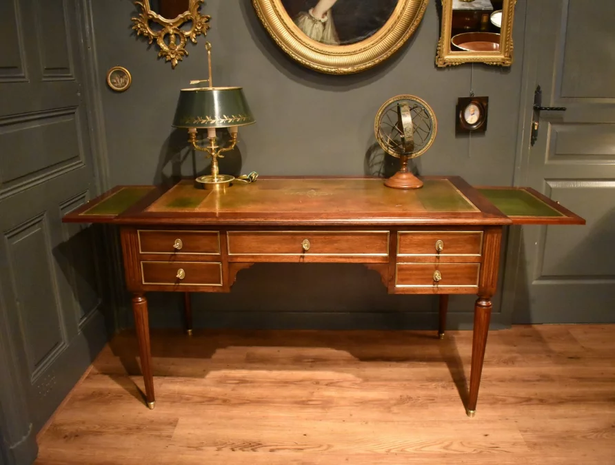 Bureau in Lodewijk XVI-stijl