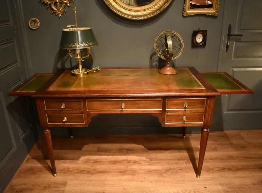 Bureau in Lodewijk XVI-stijl
