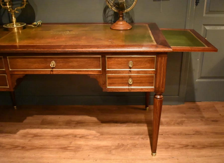 Bureau in Lodewijk XVI-stijl