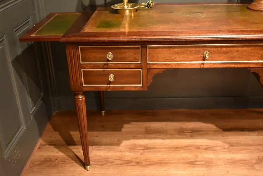 Bureau in Lodewijk XVI-stijl