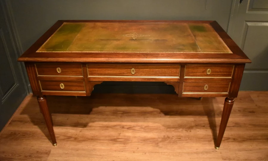 Bureau in Lodewijk XVI-stijl