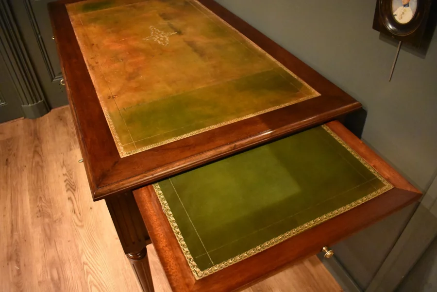 Bureau in Lodewijk XVI-stijl