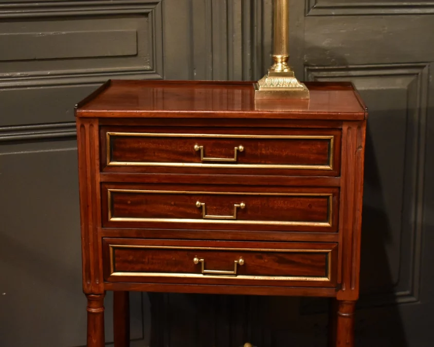 Table chiffonnière de style Louis XVI