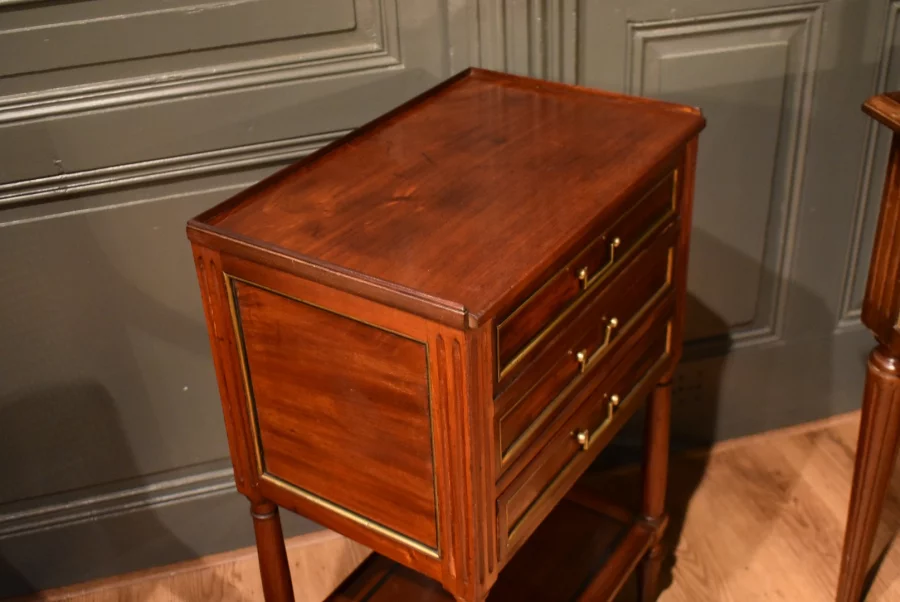 Table chiffonnière de style Louis XVI