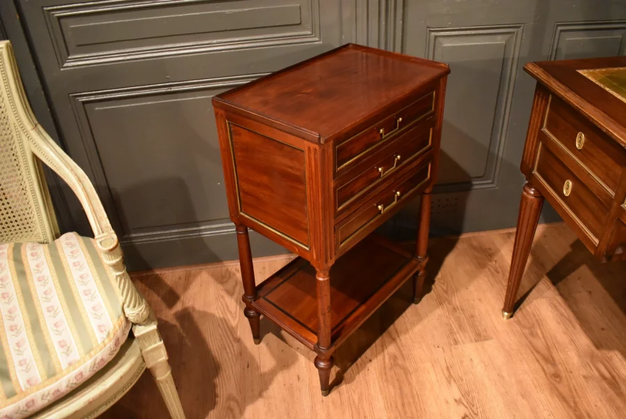 Table chiffonnière de style Louis XVI