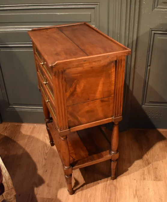 Table chiffonnière en noyer