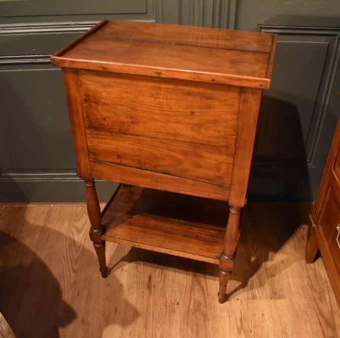 Table chiffonnière en noyer