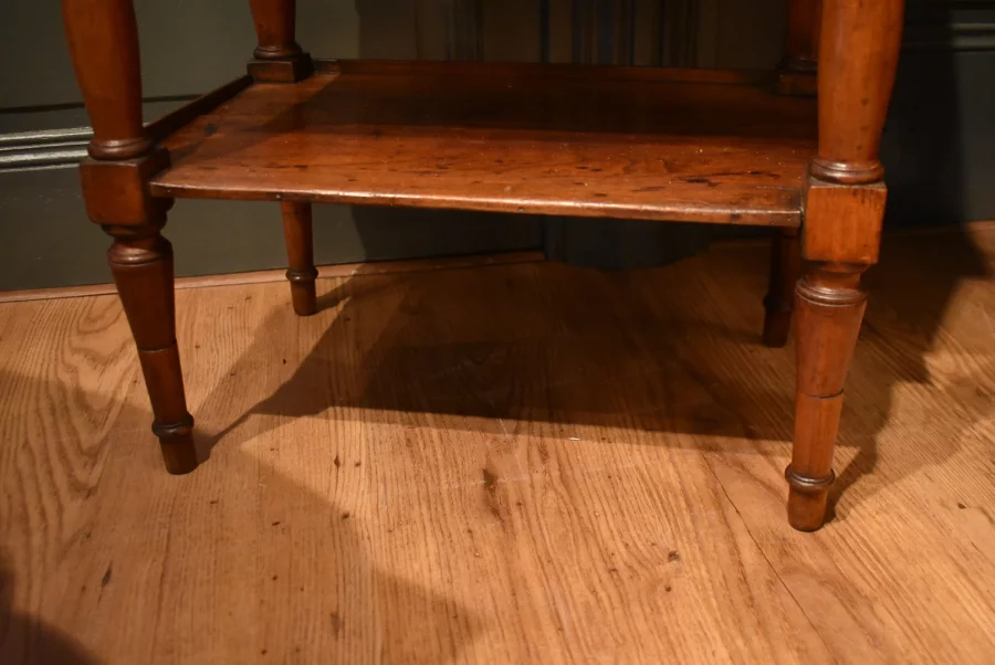 Table chiffonnière en noyer