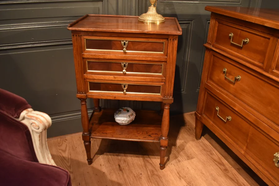 Table chiffonnière en noyer