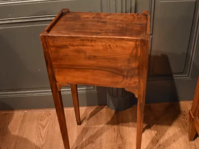 Petit chevet en noyer