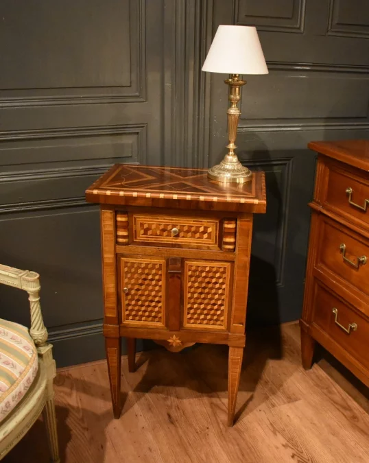 Chevet de style Louis XVI