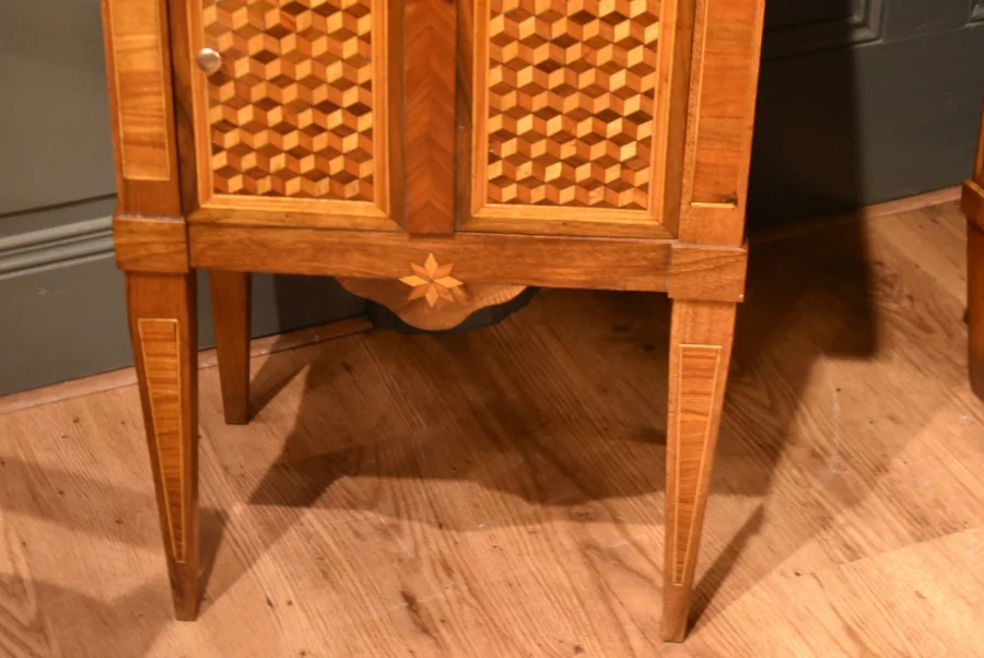 Chevet de style Louis XVI