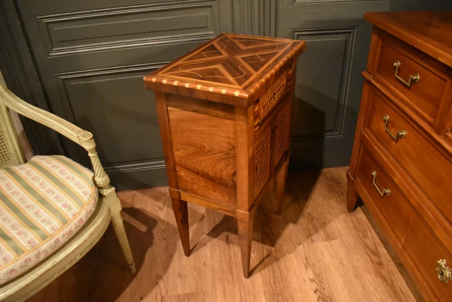 Chevet de style Louis XVI