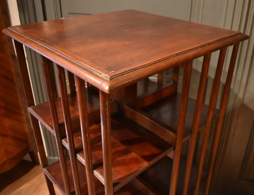 Bibliothèque tournante