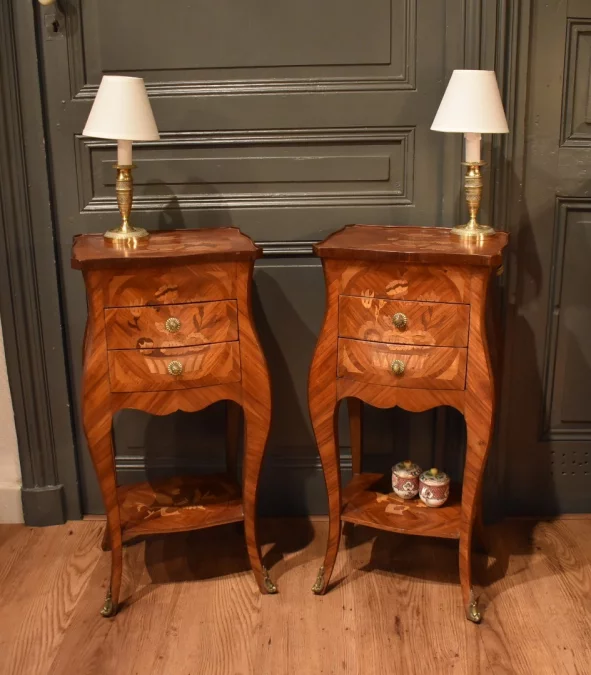 Paire de chevets de style Louis XV en marqueterie