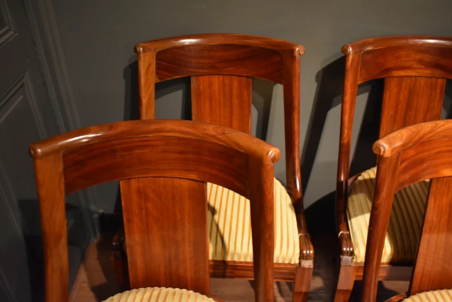 Suite de six chaises "gondole"