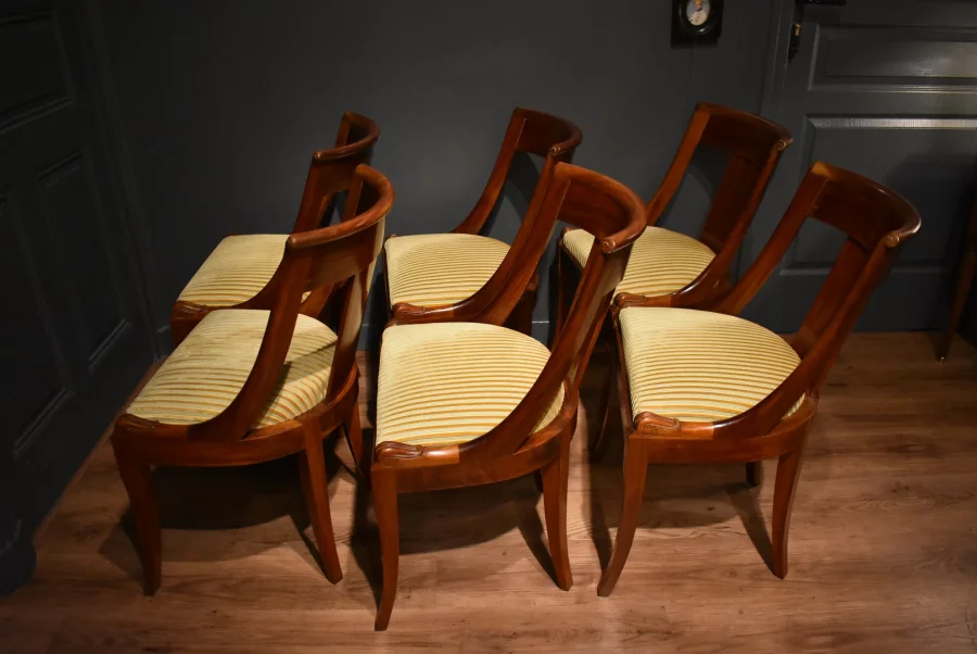 Suite de six chaises "gondole"