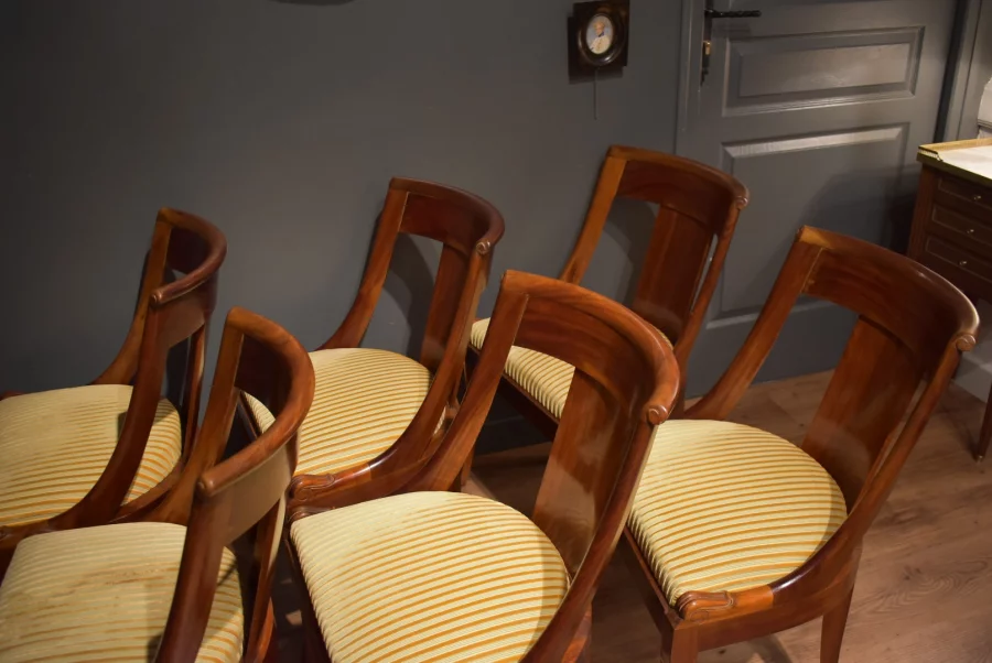 Suite de six chaises "gondole"