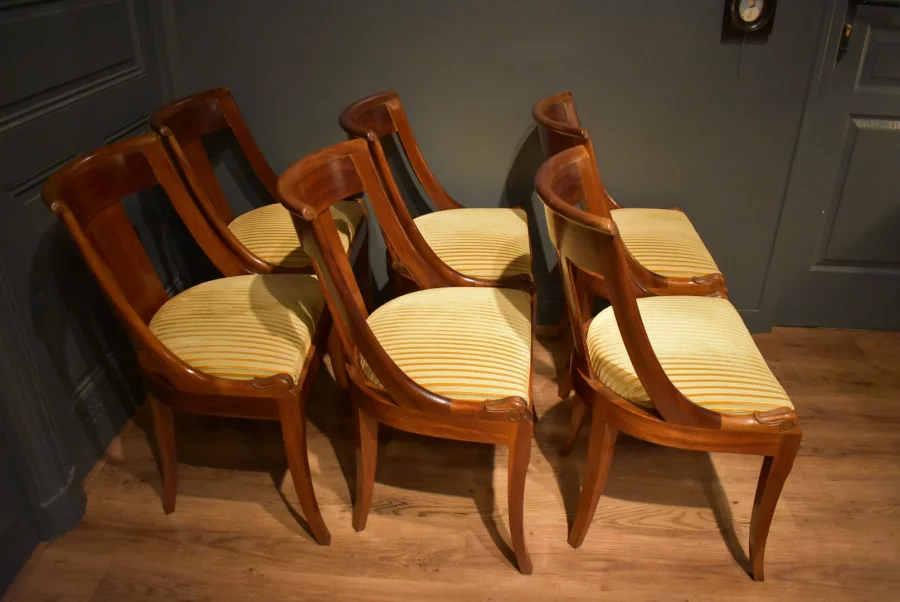 Suite de six chaises "gondole"