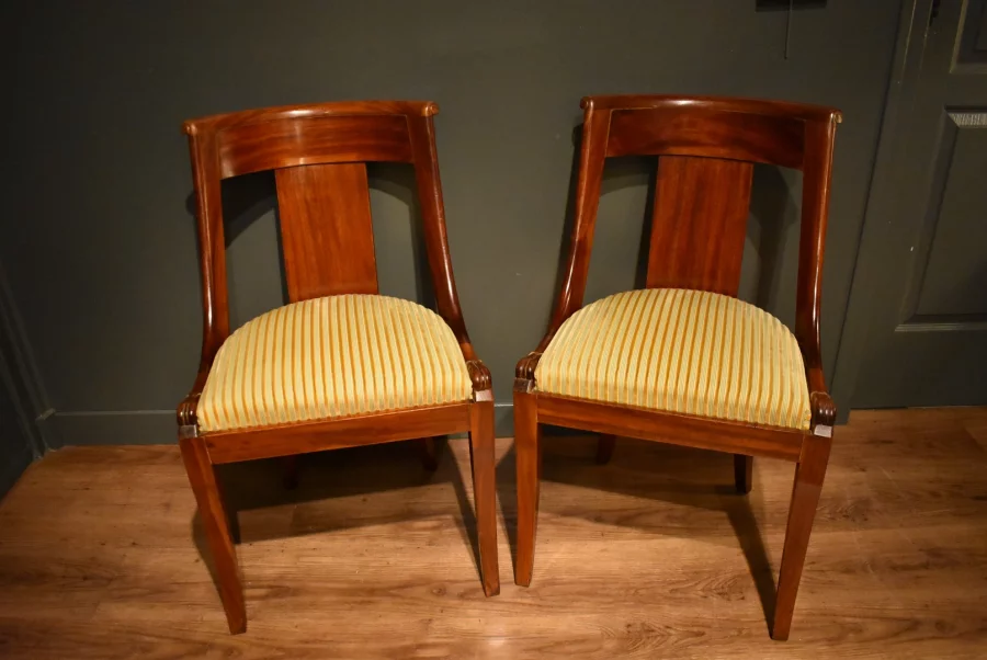 Suite de six chaises "gondole"