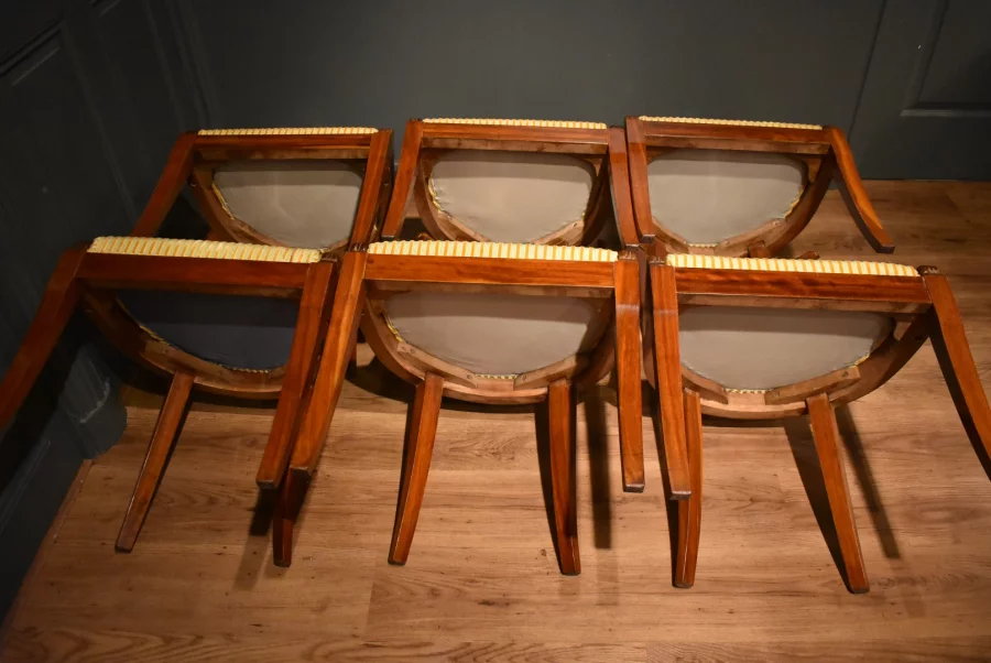 Suite de six chaises "gondole"