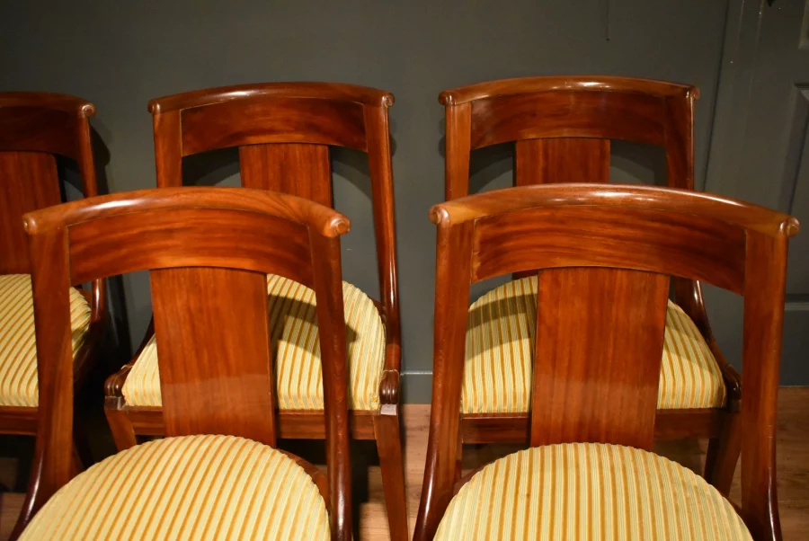 Suite de six chaises "gondole"