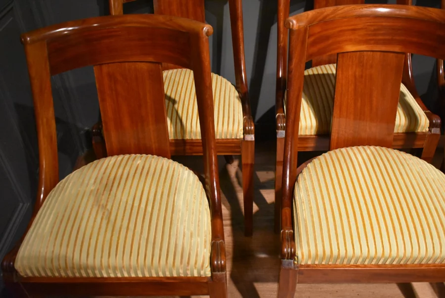 Suite de six chaises "gondole"