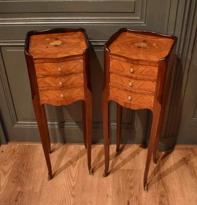 Paire de petits chevets de style Louis XV