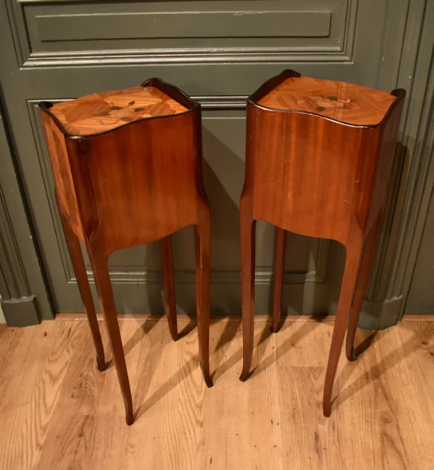 Paire de petits chevets de style Louis XV