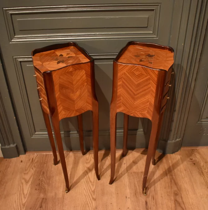 Paire de petits chevets de style Louis XV