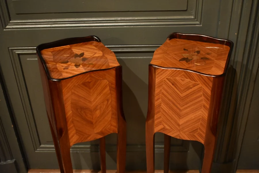 Paire de petits chevets de style Louis XV