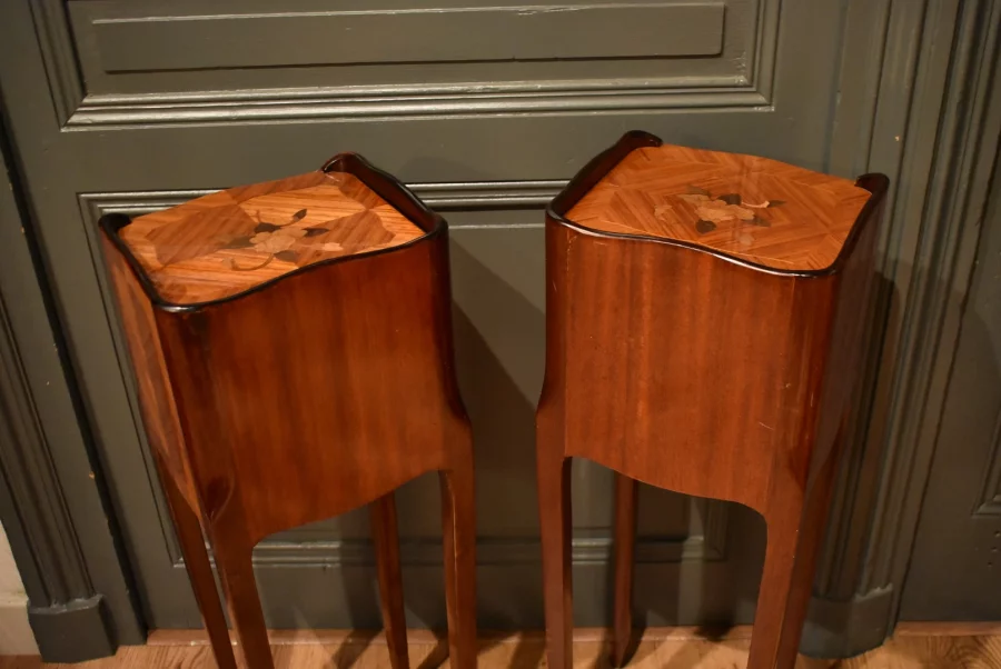 Paire de petits chevets de style Louis XV