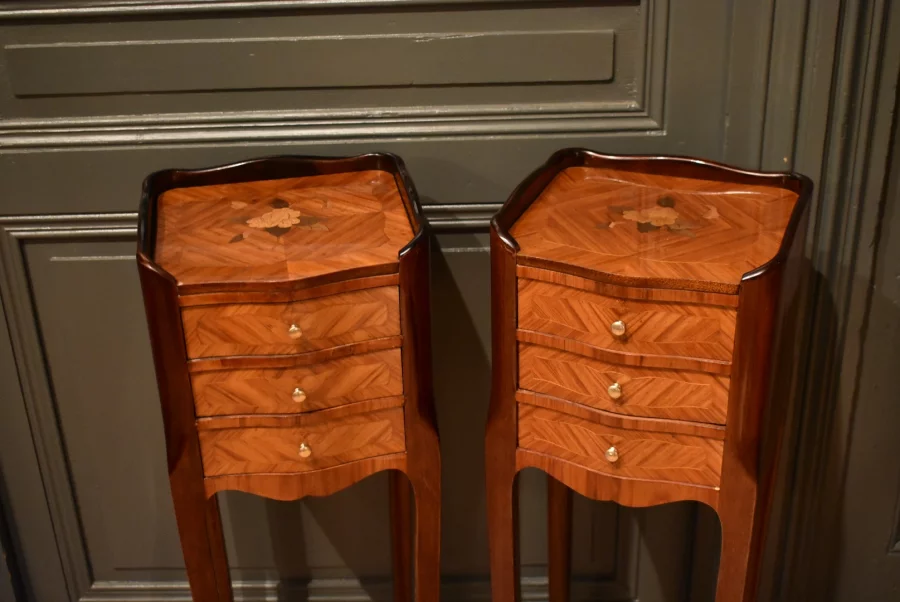Paire de petits chevets de style Louis XV