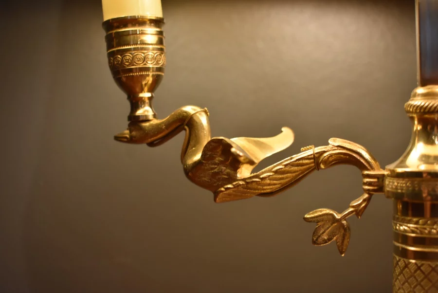 Lampe bouillotte à deux feux aux cygnes ailés