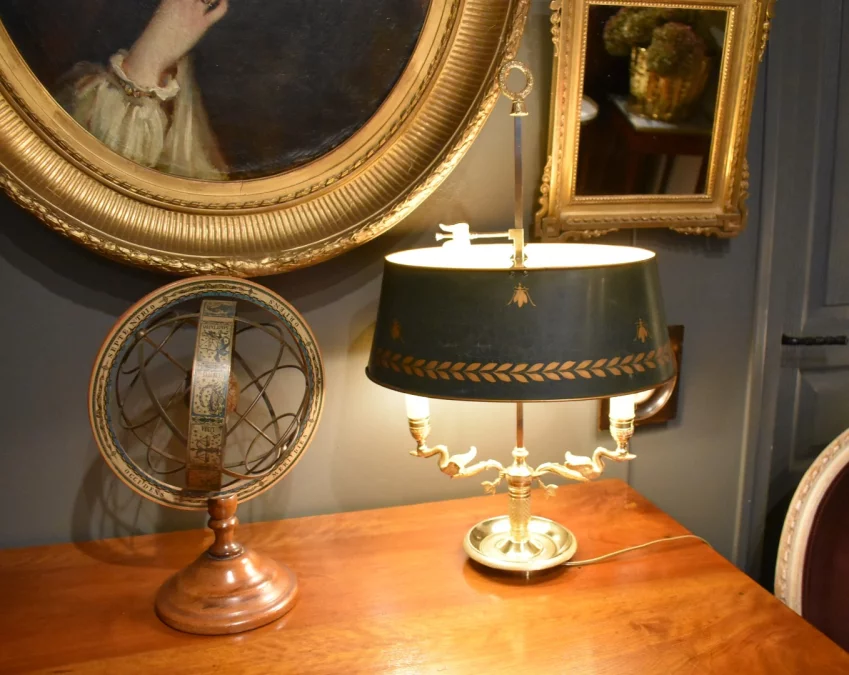 Lampe bouillotte à deux feux aux cygnes ailés