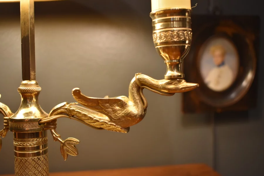 Lampe bouillotte à deux feux aux cygnes ailés