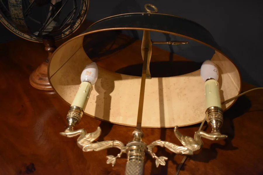 Lampe bouillotte à deux feux aux cygnes ailés