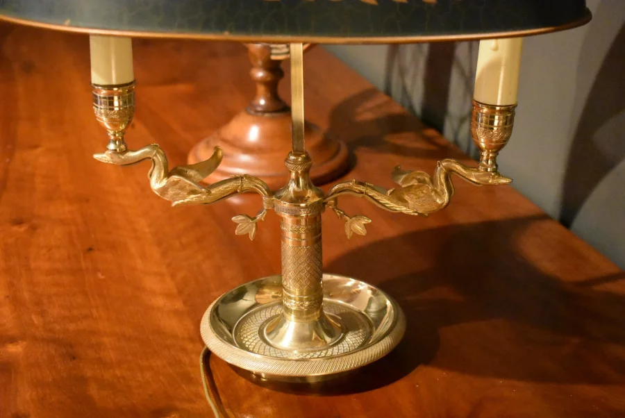 Lampe bouillotte à deux feux aux cygnes ailés