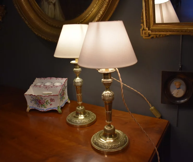 Paire de lampes style Louis XVI
