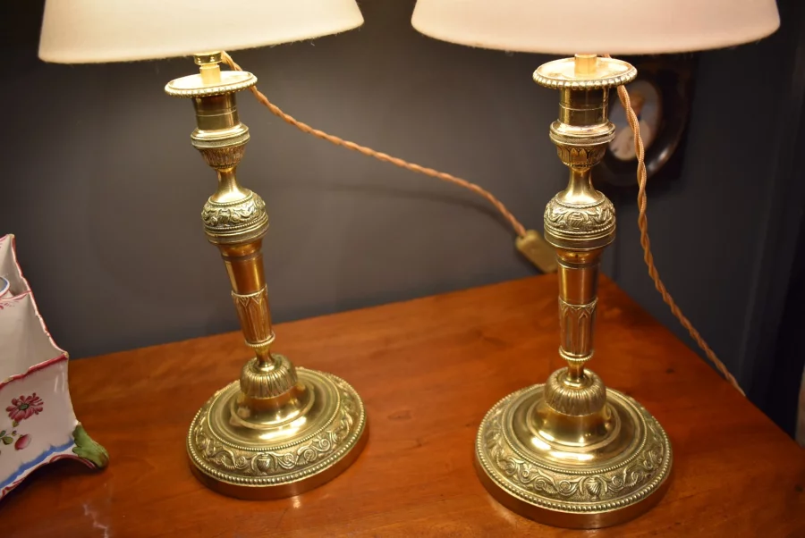 Paire de lampes style Louis XVI