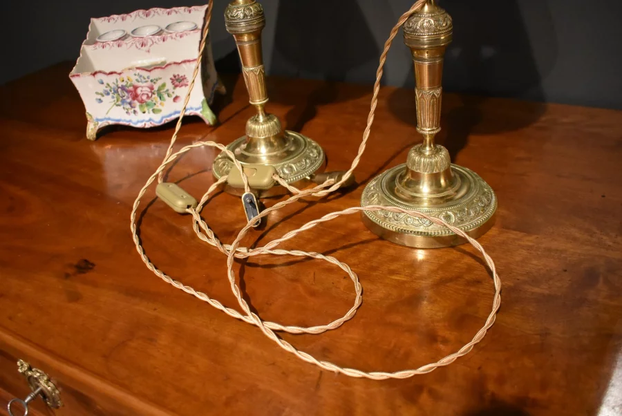 Paire de lampes style Louis XVI