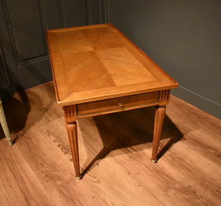 Table basse de style Louis XVI