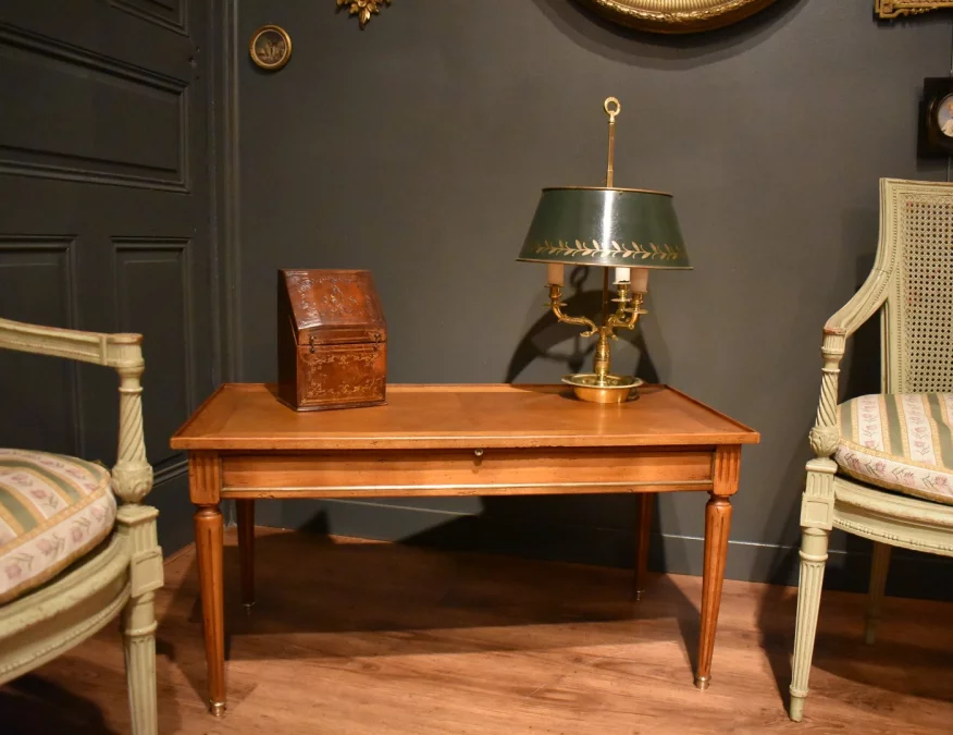 Table basse de style Louis XVI