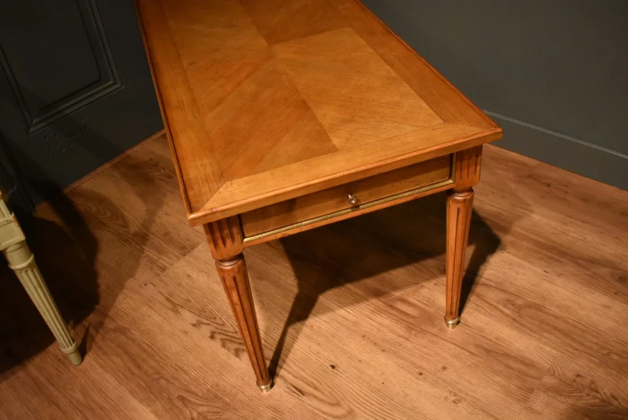 Table basse de style Louis XVI