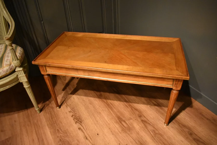 Table basse de style Louis XVI