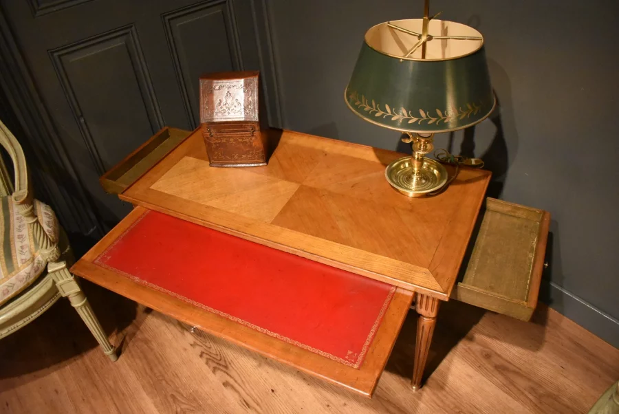 Table basse de style Louis XVI