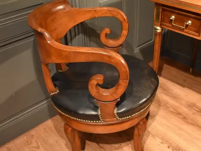 Fauteuil de bureau tournant en noyer