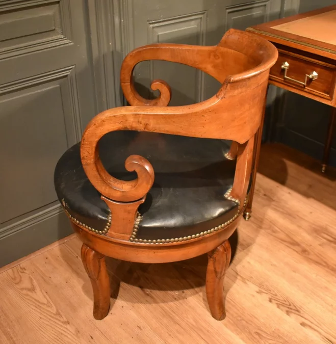 Fauteuil de bureau tournant en noyer