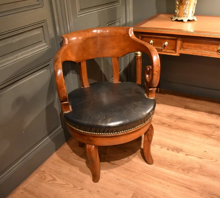 Fauteuil de bureau tournant en noyer
